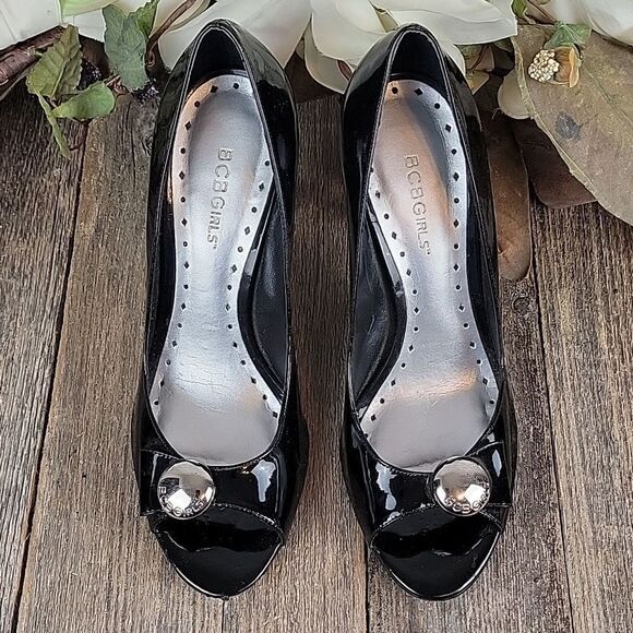 BCBG heeled pumps Size 6.5B - Picture 2 of 7